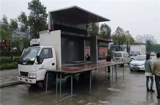 江铃舞台车