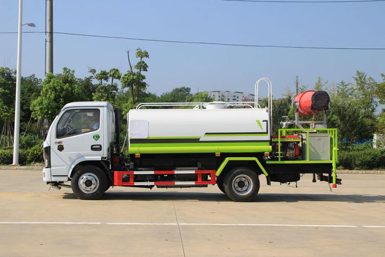 东风D6绿化喷洒车