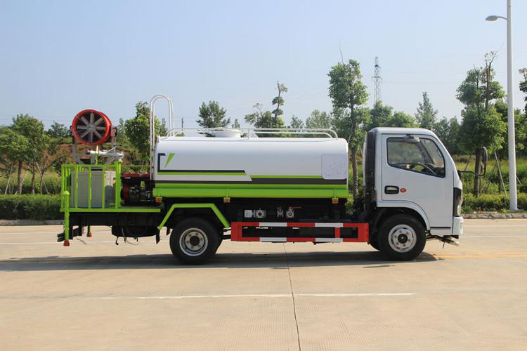 东风D6绿化喷洒车