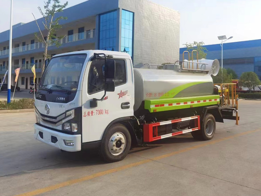 东风多利卡5吨洒水车