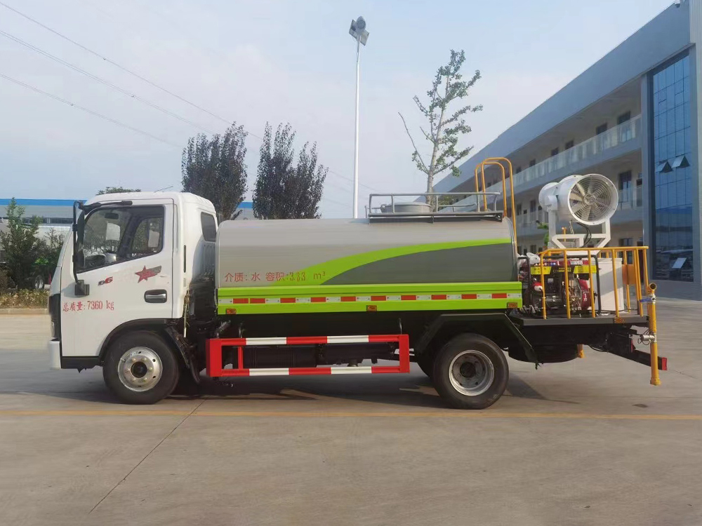 东风多利卡5吨洒水车