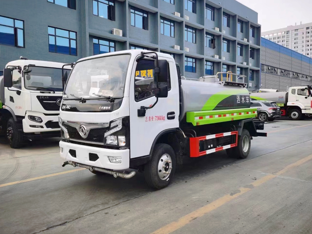 东风小福瑞卡5方洒水车