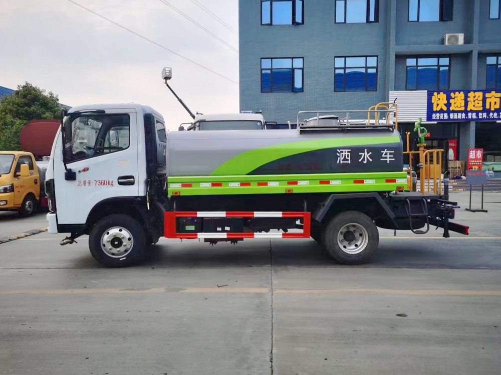 东风小福瑞卡5方洒水车