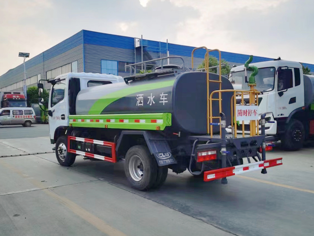 东风小福瑞卡5方洒水车
