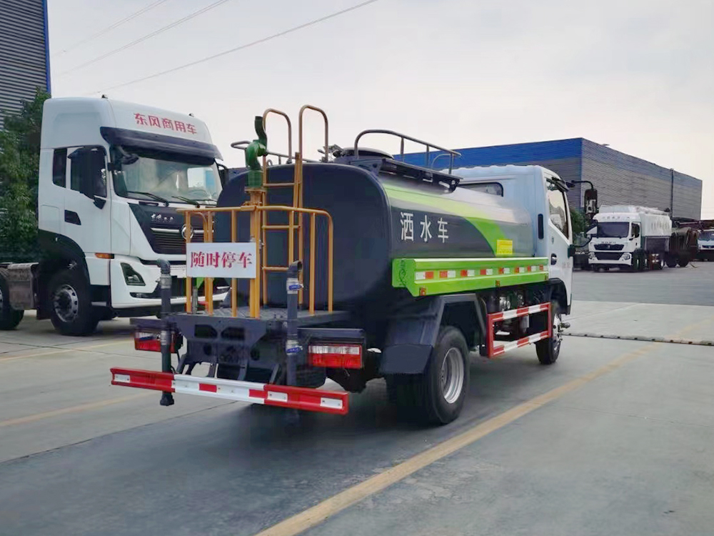 东风小福瑞卡5方洒水车
